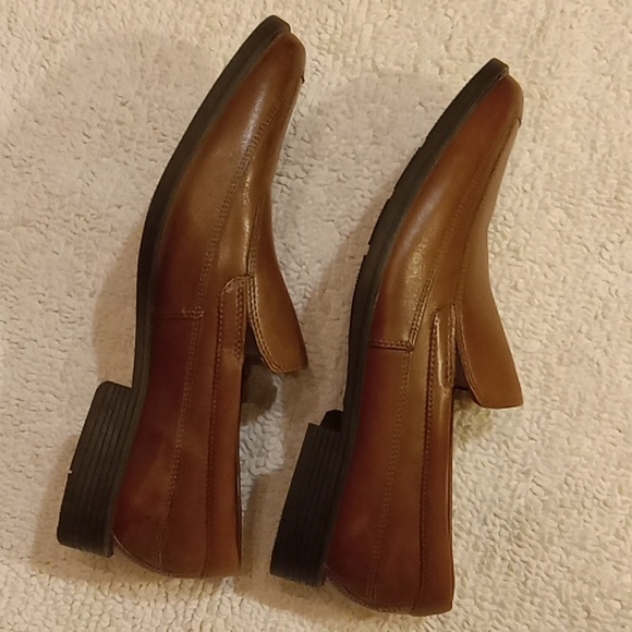 Collection by Clarks slip on loafers - Picture 3 of 8